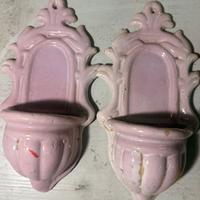 Coppia di antiche acquasantiere in ceramica rosa