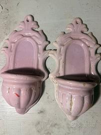 Coppia di antiche acquasantiere in ceramica rosa