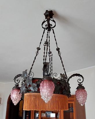 Lampadario vintage in ferro battuto stile Liberty 