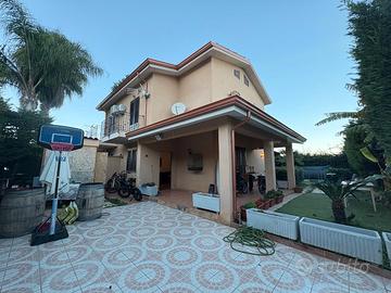 Carini zona Piraineto villa a 250mt dal mare