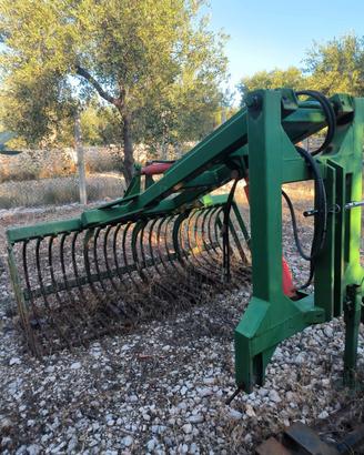 Raccogli Pietre idraulico per trattore