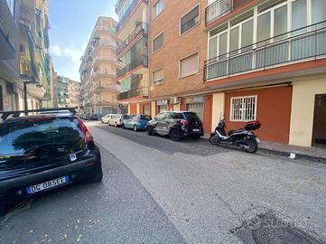 4 LOCALI A NAPOLI