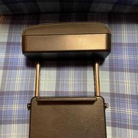 Bracciolo per auto universale con contenitore