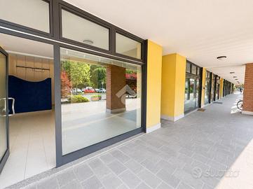NEGOZIO A SALZANO