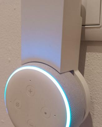Echo Dot 3ª Generazione + Supporto da Parete