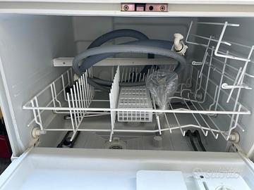 Lavastoviglie da campeggio mai utilizzata.