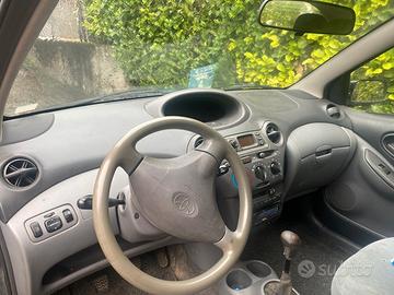 TOYOTA Yaris - 2000