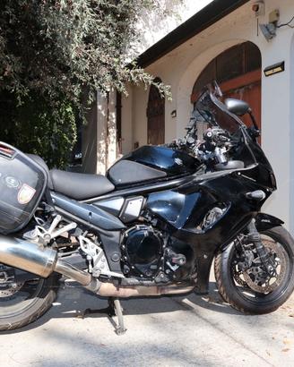 Moto Suzuki GSX 1250 FA TRAVELLER