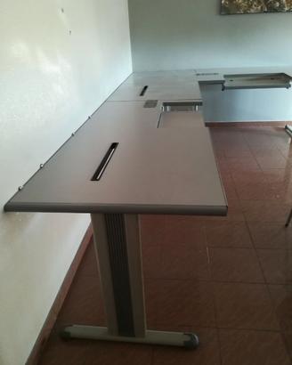 scrivania da ufficio porta computer