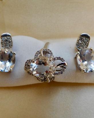 Anello + orecchini,topazi bianchi+ petaliti.Parure