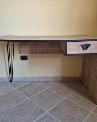 Scrivania Stile Industriale come nuova