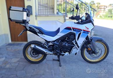 HONDA Transalp XL750 .