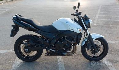 Suzuki GSR 600