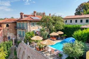 Rustico / Casale di 365 m² con più di 5 locali e b
