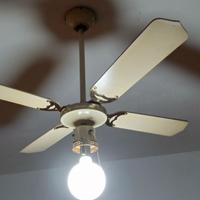 Ventilatore a pale a soffitto con illuminazione