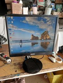Monitor Philips da 19" con staffa allungabile