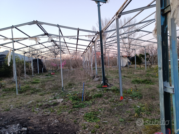 Terreno con serra agricola