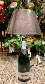 Abat jour con bottiglia Ferrari o Cà del Bosco