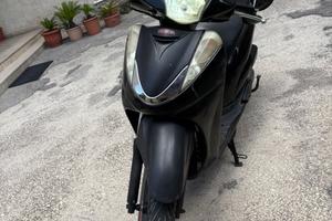 Sh 300 pari al nuovo