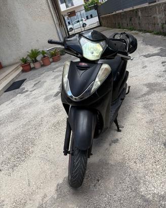 Sh 300 pari al nuovo