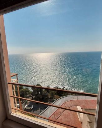 Sanremo. Monolocale OpenSpace sul mare.