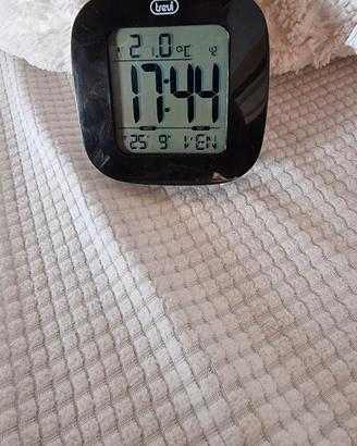 Sveglia digitale Trevi SLD 3860 di colore nero