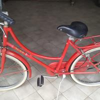 Bicicletta rossa donna usata pochissimo
