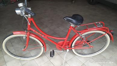 Bicicletta rossa donna usata pochissimo