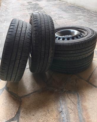  pneumatici per autovettura 