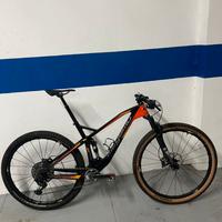 MTB FULL SUSPENSION in carbonio, megamo track