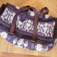 Borsone da viaggio indonesiano