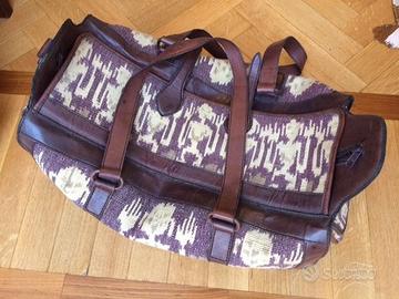 Borsone da viaggio indonesiano