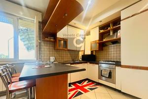 Ampio e luminoso appartamento quadrilocale in cent