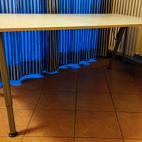 Scrivania per computer