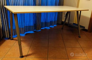 Scrivania per computer