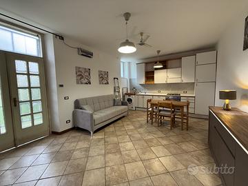 FC1081 - Bilocale arredato con giardino