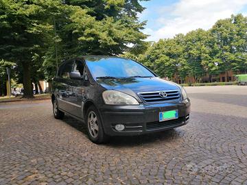 TOYOTA Avensis Verso 2.0 Tdi D-4D cat