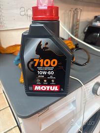 Olio motul 7100 10w40