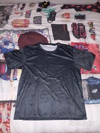 T-shirt uomo con stampa sul retro