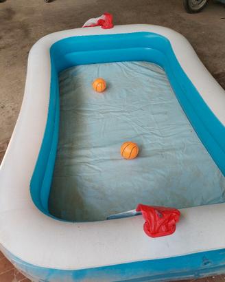 Piscina adatta  a bambini e anche adulti