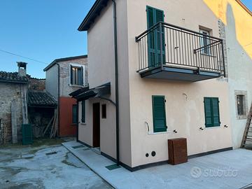 Fetta di casa libera su 3 lati