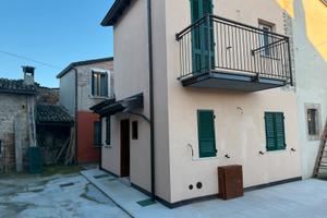 Fetta di casa libera su 3 lati