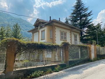 Villa liberty in Ceres ( To ) con parco secolare