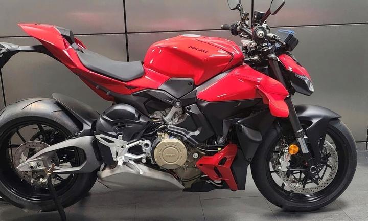 DUCATI STREETFIGHTER V4 - 2025