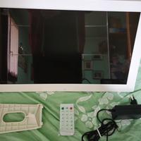 cornice digitale bianca 20 pollici  1440x900 IPS