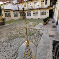 Lampadario moderno in metallo e vetro