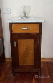 Comodini con piano in marmo