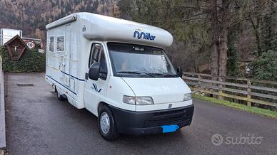 CAMPER SEMINTEGRALE COMPATTO