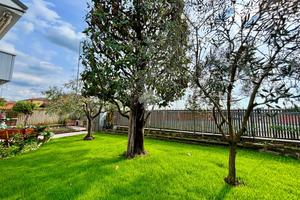 VILLA A SCHIERA D'ANGOLO A SONA