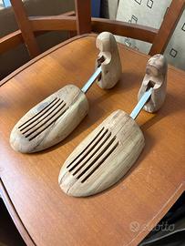 Tendiscarpe/allungascarpe dí legno